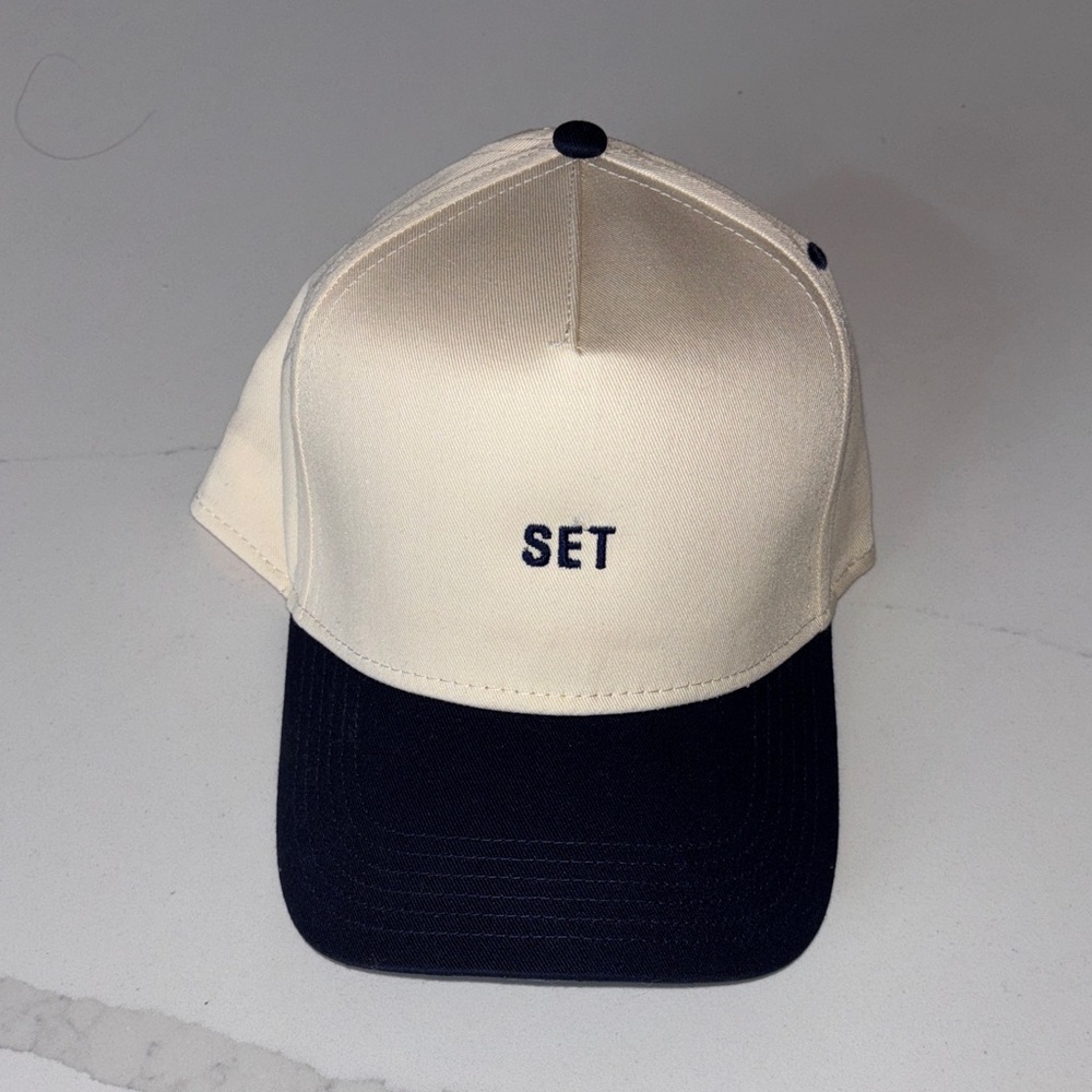 SET Active Two-Tone Cap in Cream and Black